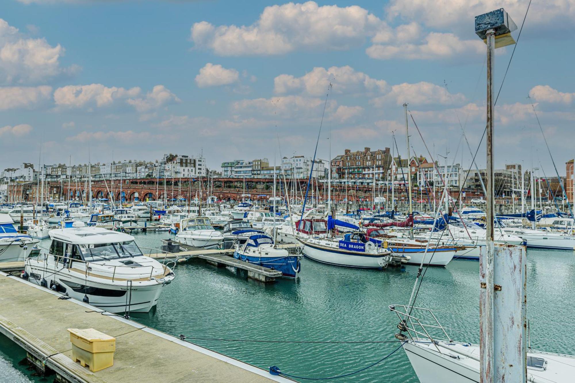 Modern Apartments In Vibrant Ramsgate Esterno foto